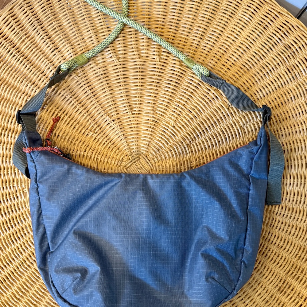 Cotopaxi Trozo 8L Shoulder Bag – Cada Día Tempest/Green - rare color! - Picture 4 of 9